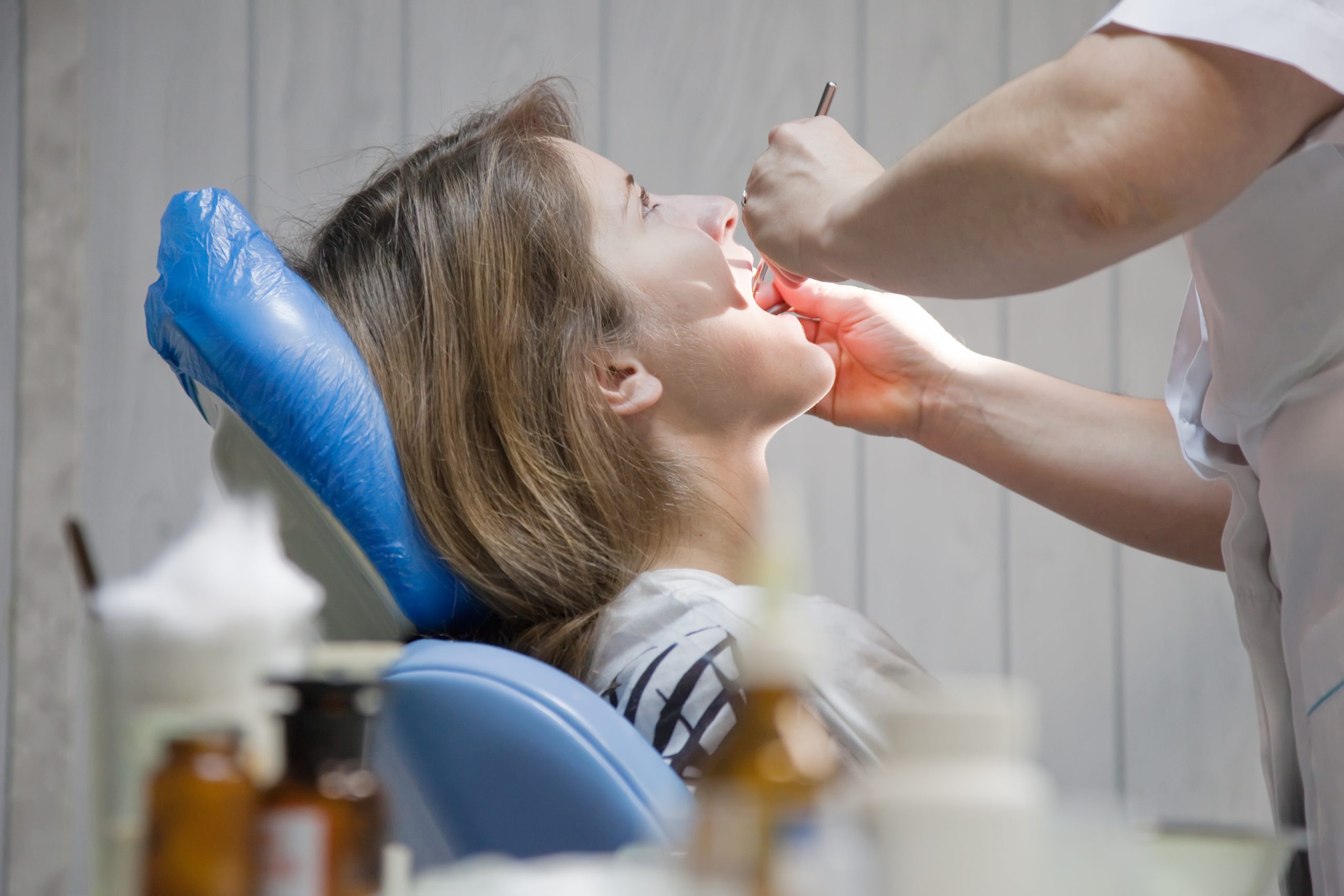 Can You Have a Full Mouth of Veneers? What’s Possible and What Dentists Consider